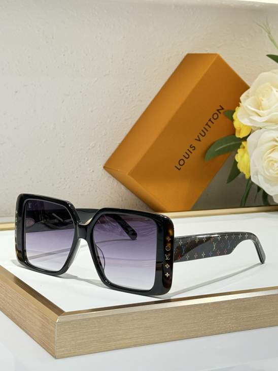Picture of Louis Vuitton Sunglasses _SKUfw77619520fw